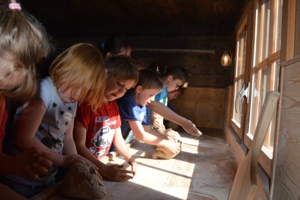 Sonnenwanderung und  Brotbacken von A bis Z