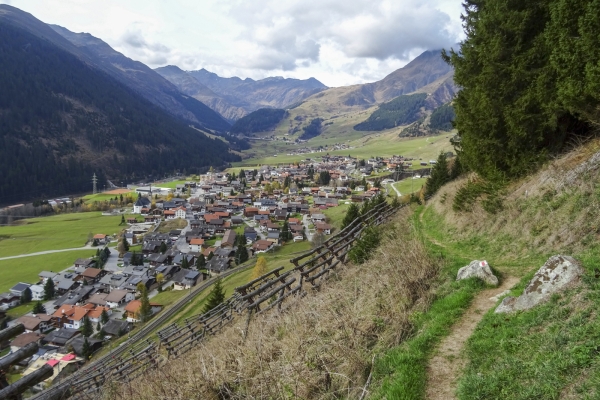 Surfaces d’arbres déracinés dans la Surselva