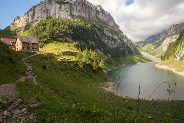 Rochers escarpés, hauteurs spectaculaires