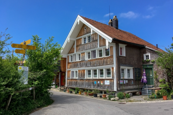 Schöne Aussichten auf dem Eggen Höhenweg