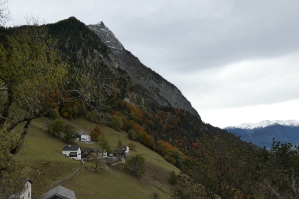 Randonnée d'automne au Lichtenstein avec vue sur la vallée du Rhin