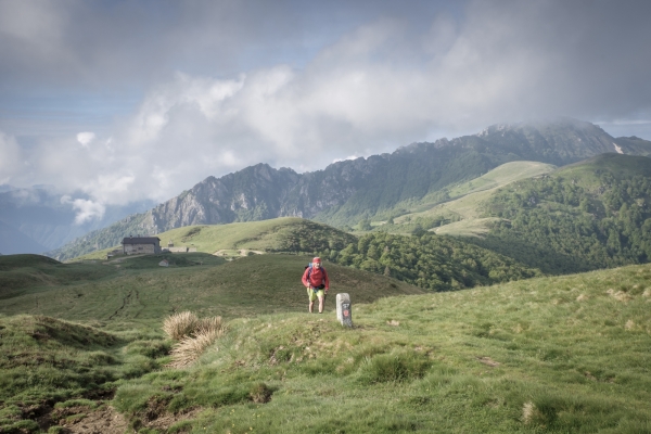 Facile itinerario in cresta sopra Val Colla