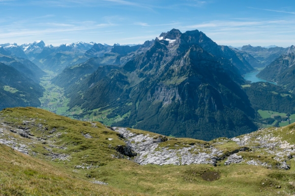 Hoch über Glarus auf den Gipfel des beliebten Schilt