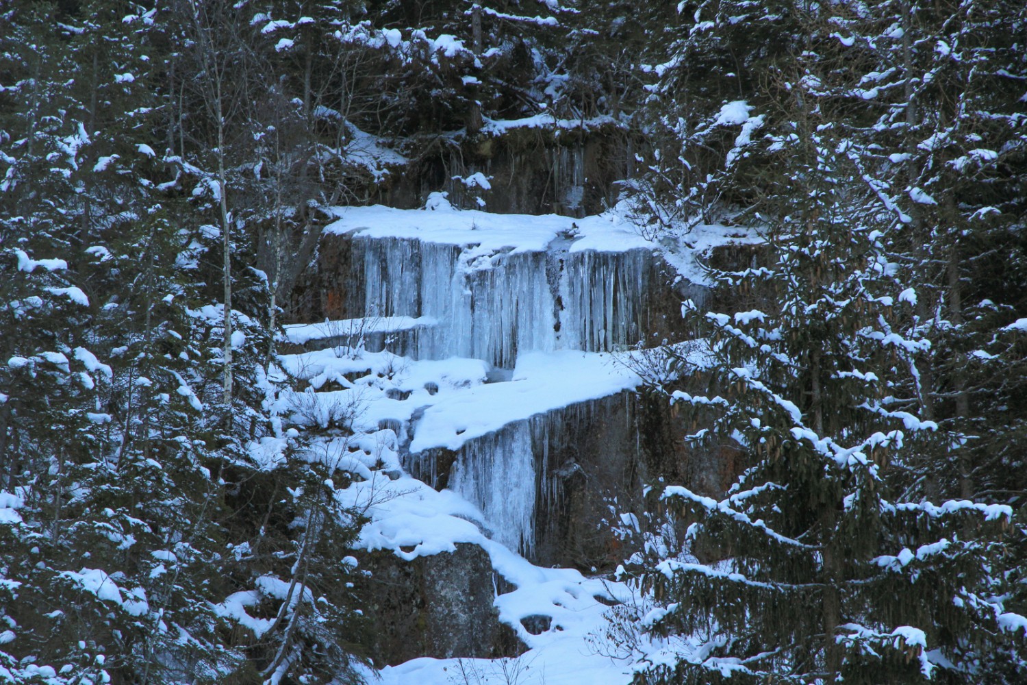 Lors du retour vers Göschenen, on admire de belles formations de glace.
Photo: Elsbeth Flüeler