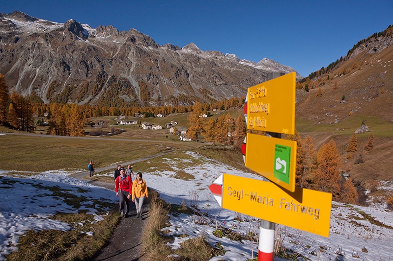 Un chemin mène du Val Fex à Sils Maria.