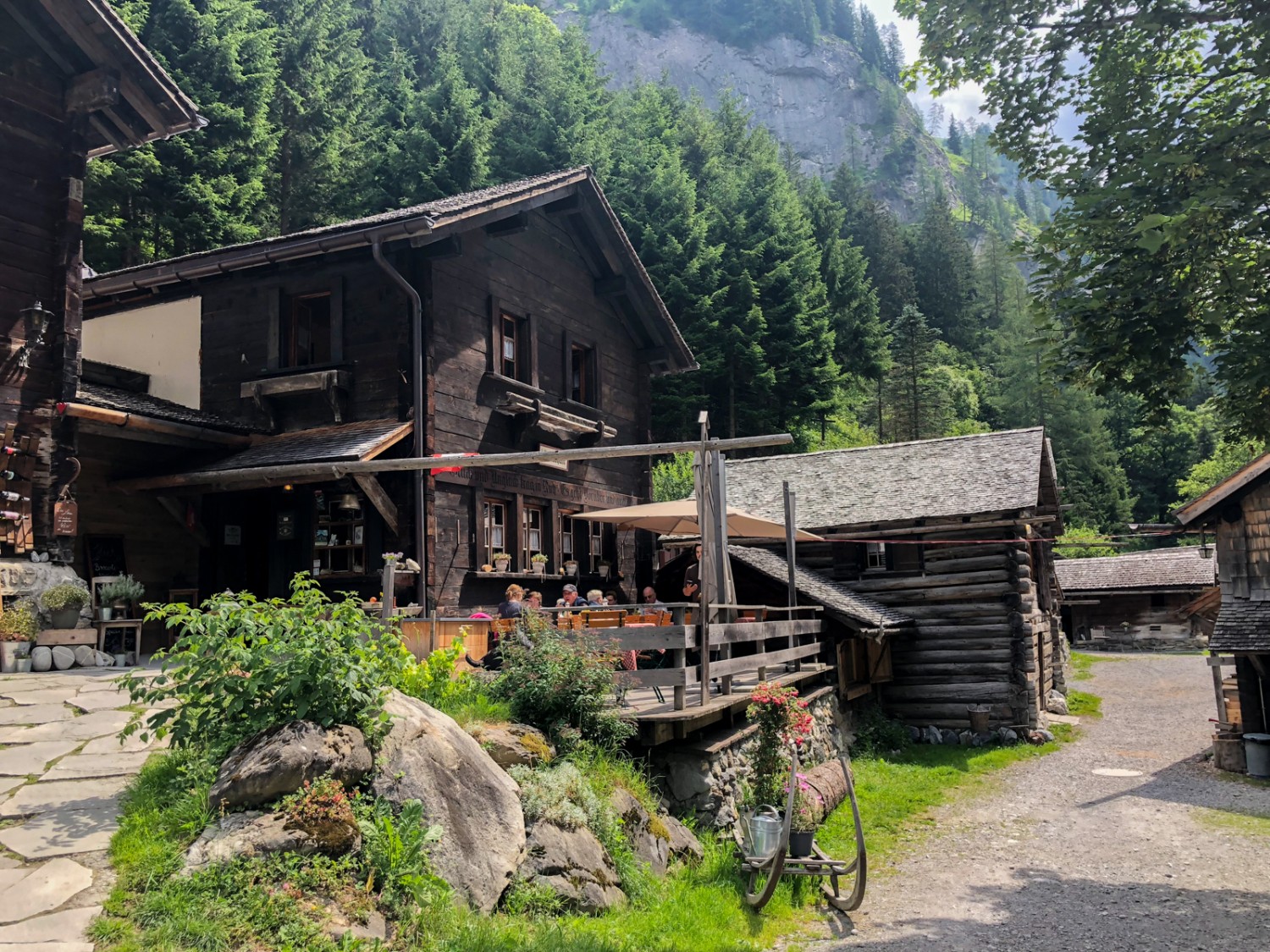 Au loin, derrière le Ringelspitz, le Tristelhorn et le Glaserhorn, se trouve la commune de Flims. Photo: Daniela Rommel