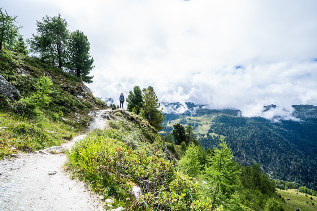 Vue plongeante sur le Val de Nendaz. Photo: Wanderblondies