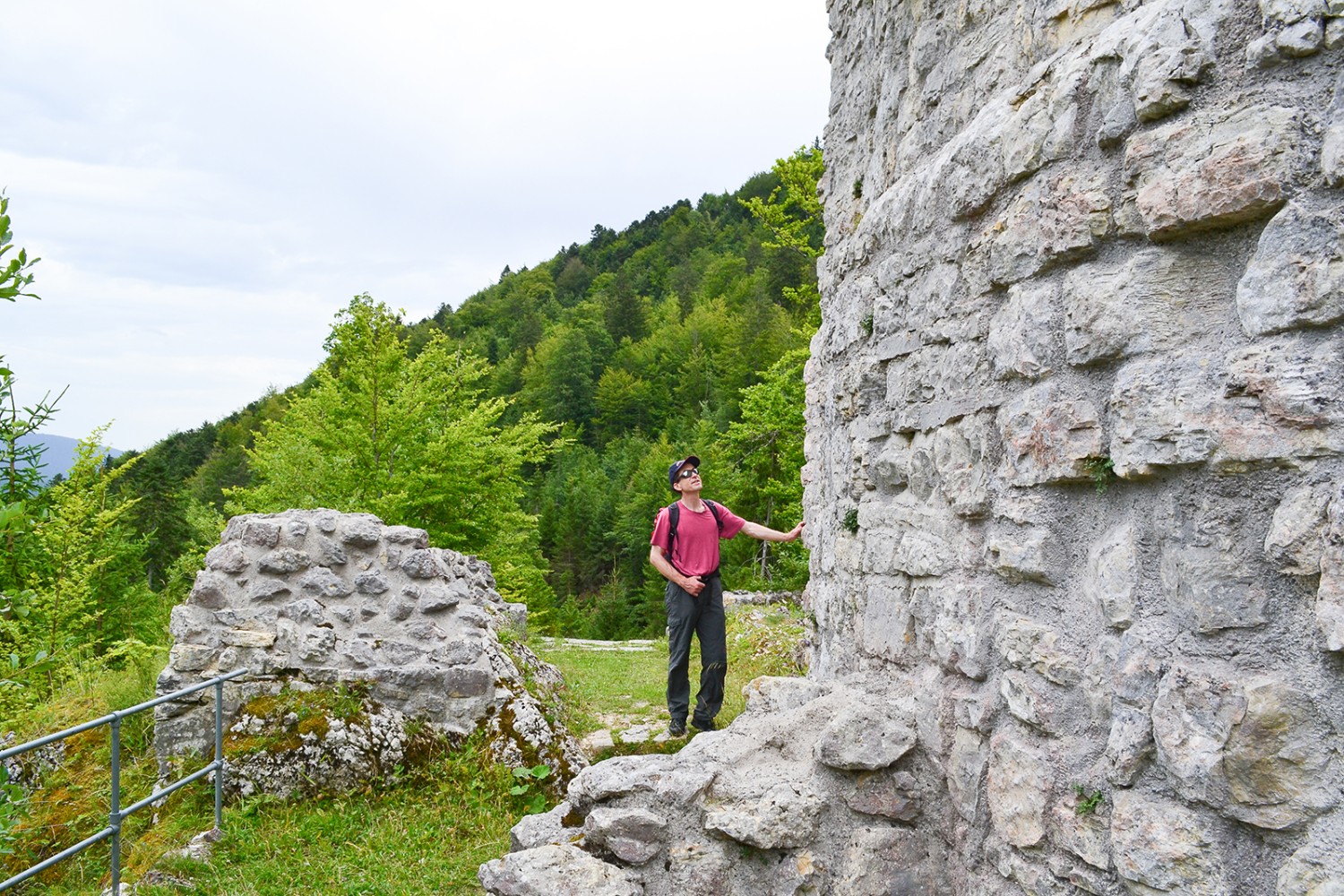 Die Ruinen des früheren Château d’Erguel.