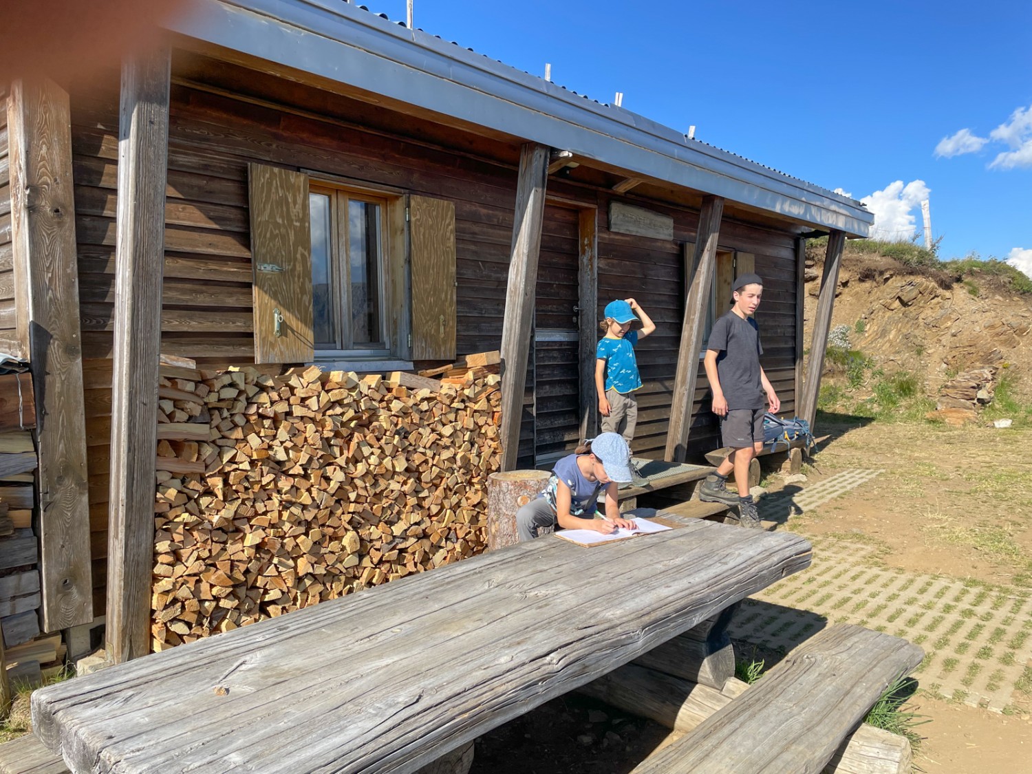 Une cabane simple en contrebas du sommet. Photo: Rémy Kappeler