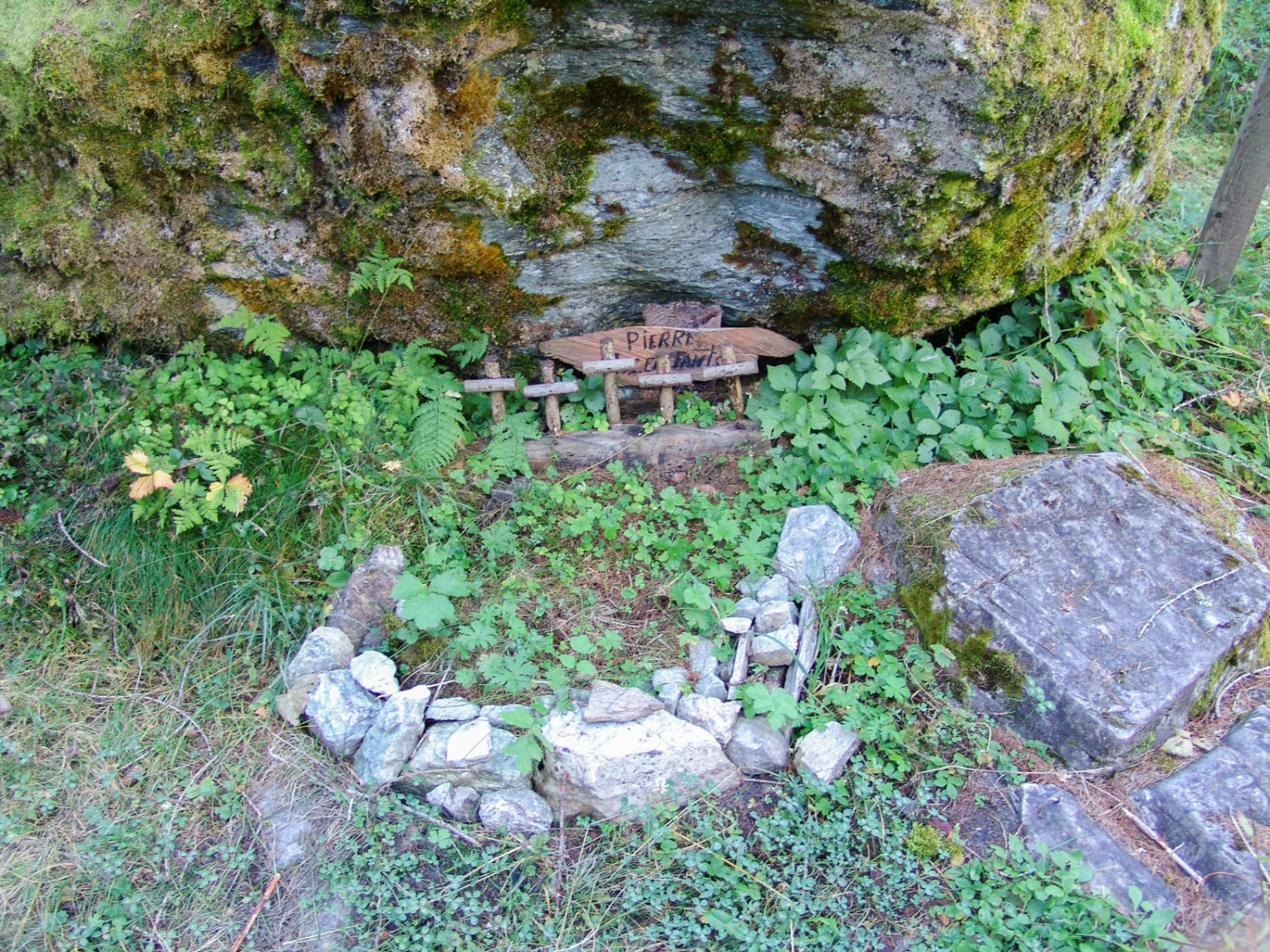 On raconte que sa chute a enseveli plusieurs jeunes bergers. Photo: Stéphane Cuennet