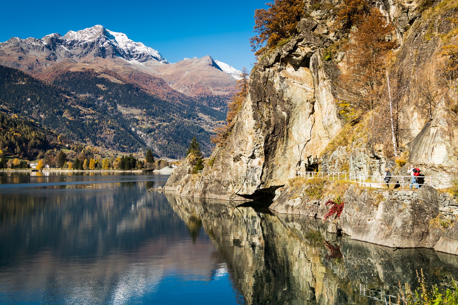 Randonnée détendue sur les rives du Lago di Poschiavo.
Photo: S. Nowacki