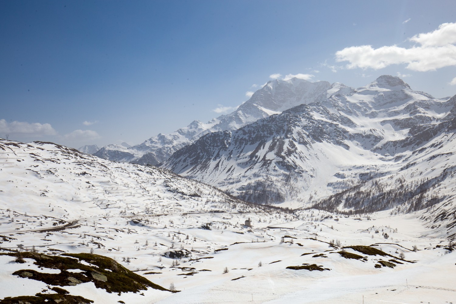 Blick auf die Südseite des Simplonpasses mit dem Alten Hospiz aus Stockalpers Zeiten, genannt Altes Spittel. Bild: Daniel Fleuti