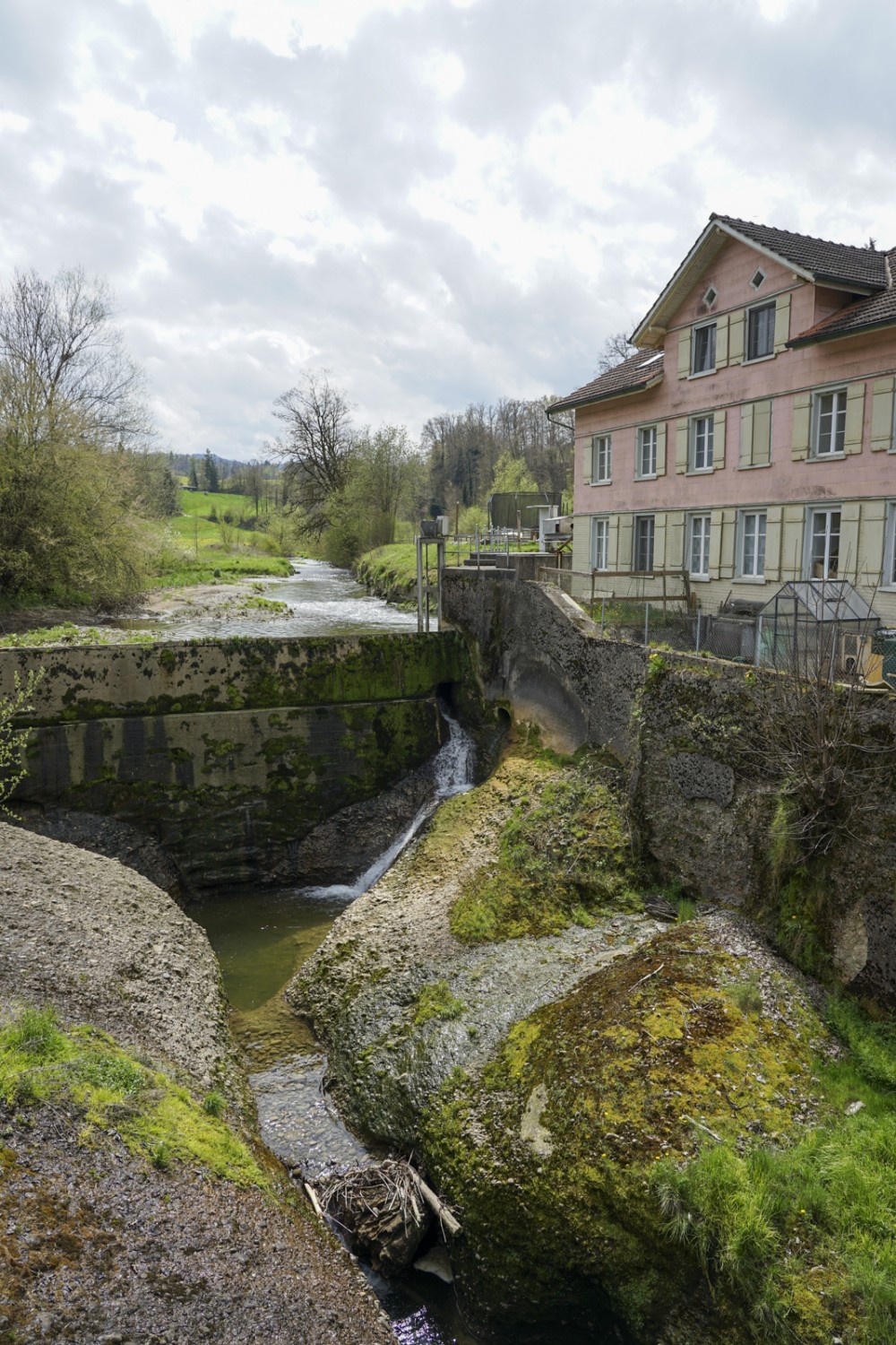 Zeugen der Industriegeschichte an der Glatt bei Isenhammer.