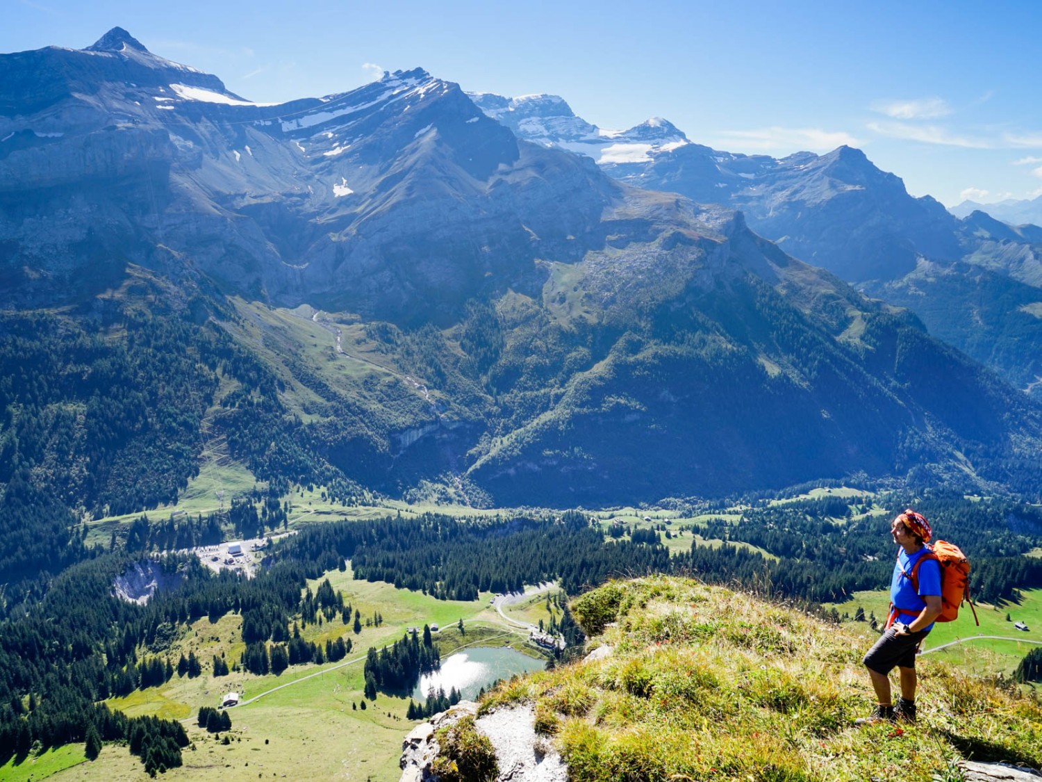 Au sommet de la Palette avec vue sur les montagnes des Diablerets. Photo: Fredy Joss