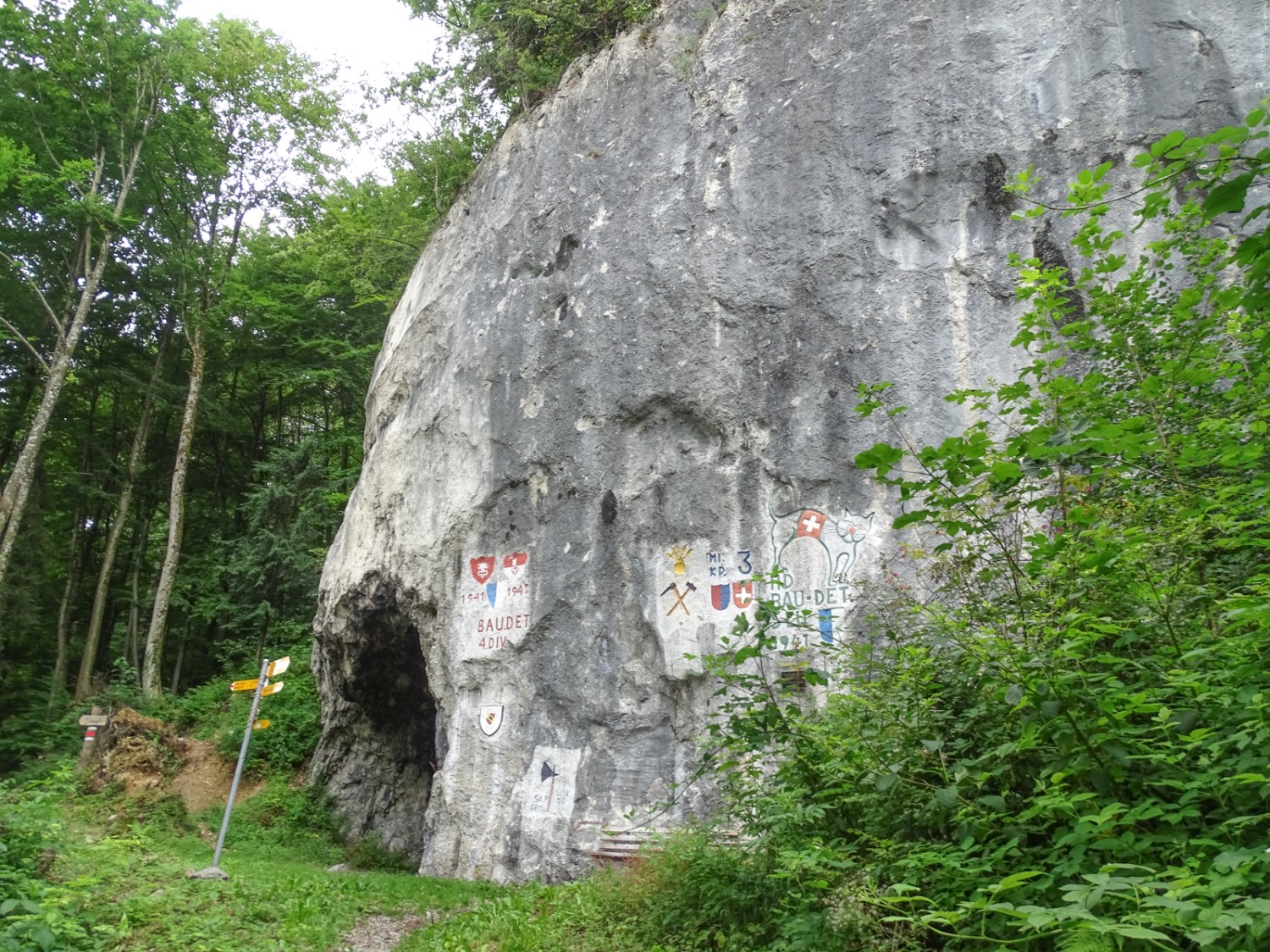 Descente du col du Rengg: des troupes ont laissé leurs traces sur l’une des falaises. Photo: Daniela Rommel