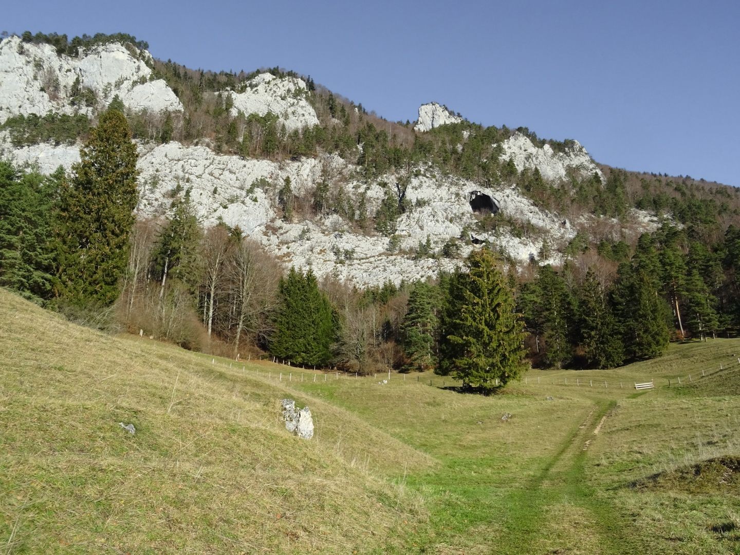 Le parcours depuis Welschenrohr passe en contrebas du Bärenloch.