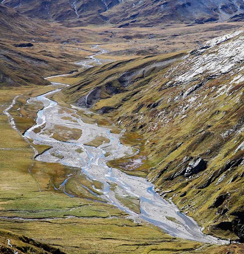 La vue sur la plaine de la Greina s’ouvre pour la première fois après le col de Diesrut.