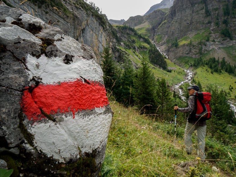 Auf gut markierten Wegen gehts bergan. Fotos: Fredy Joss