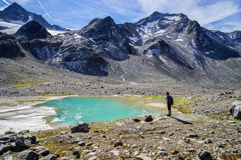 Au bord du splendide Lai da Sesvenna. A droite, en dépit des apparences, le Piz Sesvenna est un peu plus élevé que le Muntpitschen à sa gauche. Photo: Fredy Joss