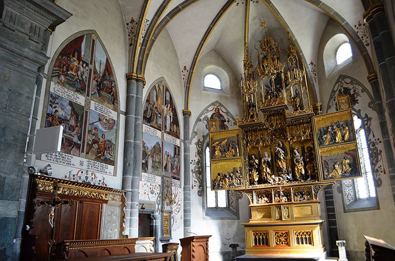 St. Maria in Münster mit geschnitzem Flügelaltar.