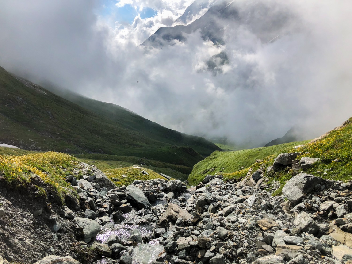 Jeu de nuages peu après la Sardonahütte. Photo: Vera In-Albon