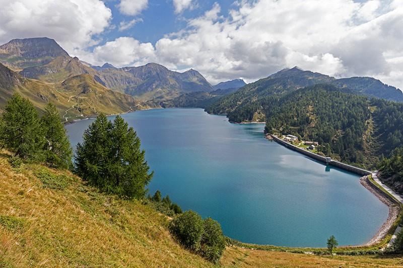 Le Lago Ritóm et son barrage.
Photos: Daniel Fleuti