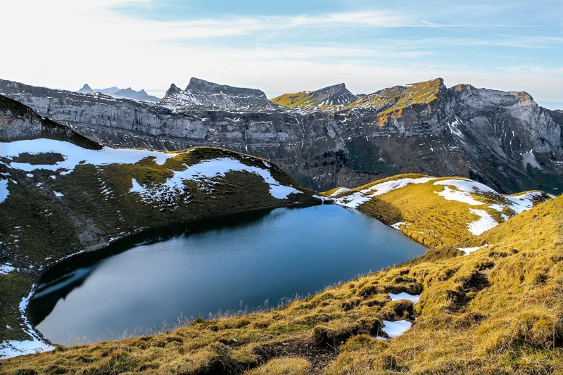 Splendide vue, depuis le Sihlseeli, sur les Pfannenstöckli, Schülberg, Fidisberg et Biet (de g. à d.) Photo: Andreas Sommer