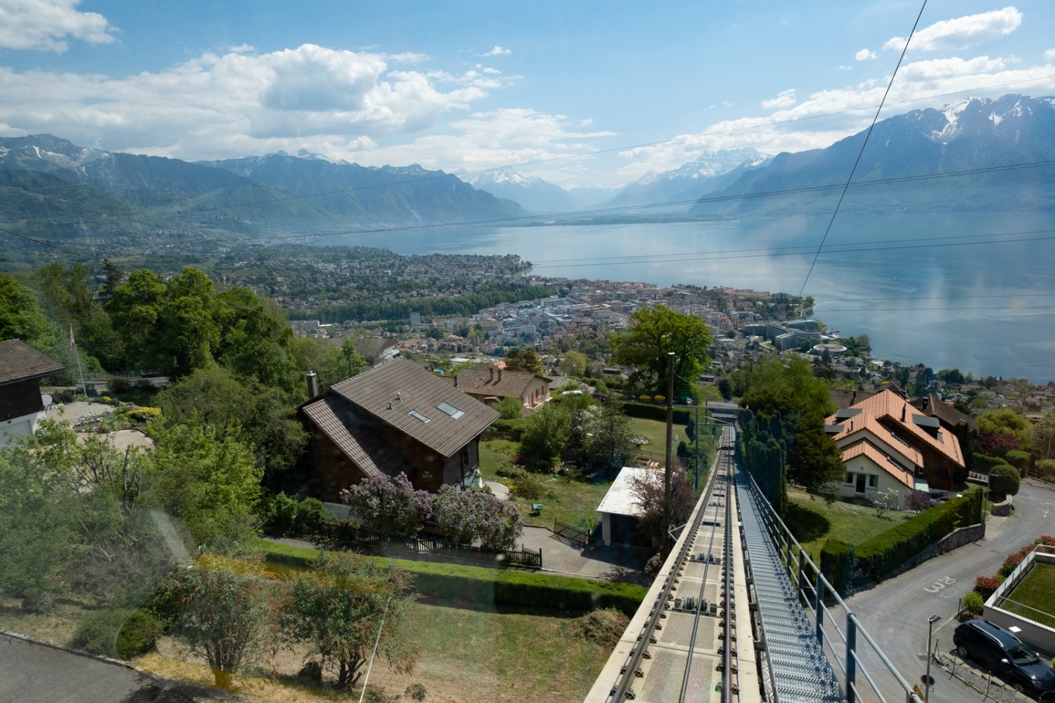 Mit der Standseilbahn führt man gemütlich nach Vevey.