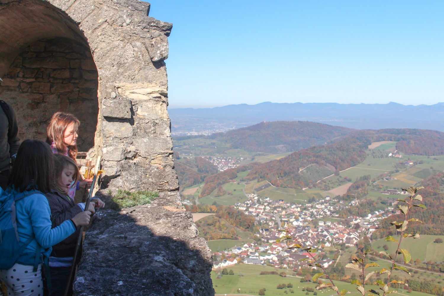 Von der Burg hat man eine schöne Aussicht über die umliegenden Ländereien. Bild: Ulrike Marx