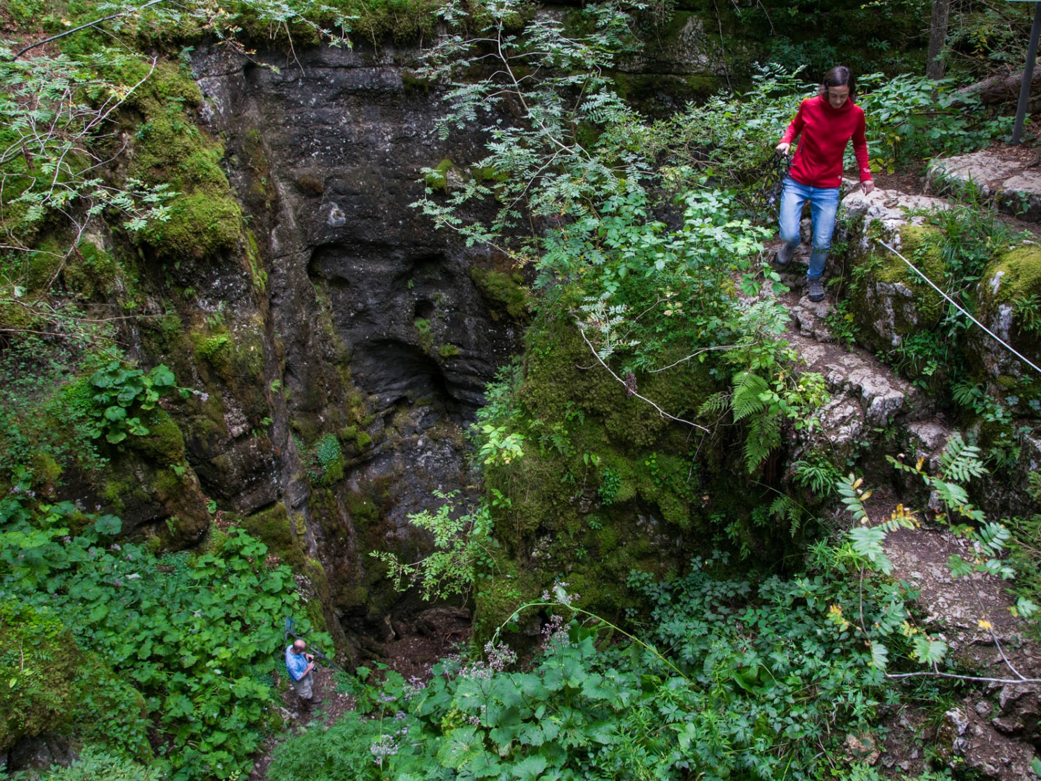 Mit jedem Meter Abstieg zur Höhle wird es kälter. 