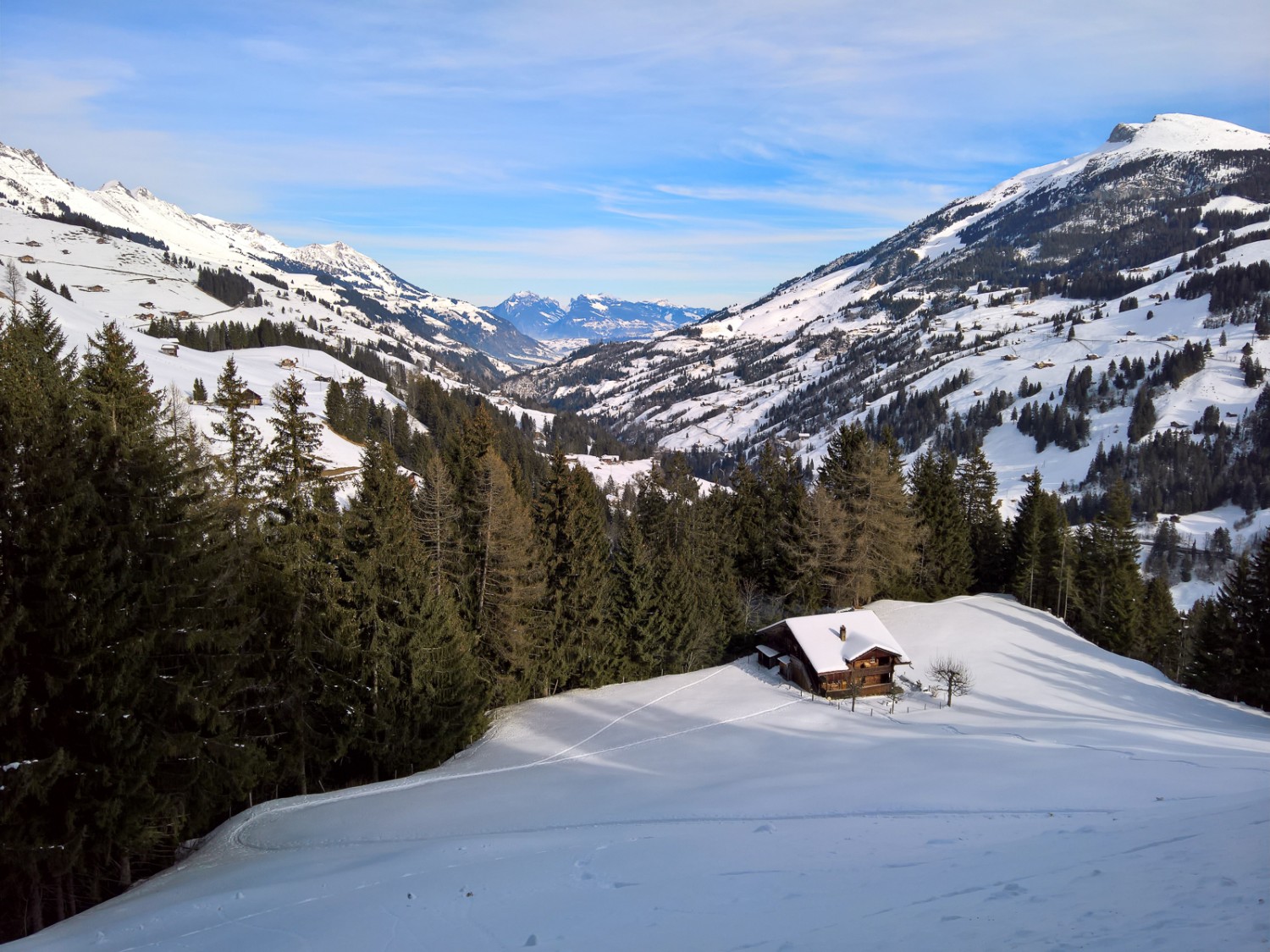 Der Weitblick an der Bütschegga reicht bis zum Niederhorn. Bilder: Andreas Staeger