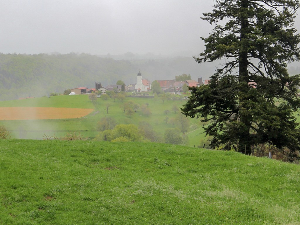 Blick zurück nach Bourrignon. Bild: Andreas Sommer