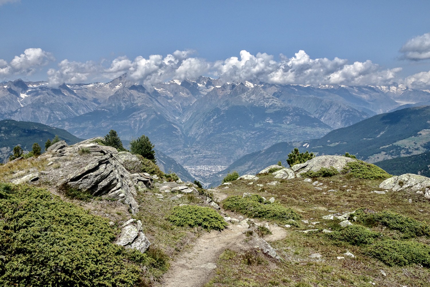 Vue sur Viège et la vallée. Photo : Pascal Bourquin