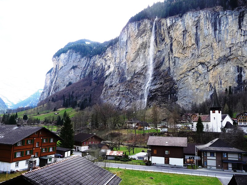 Derrière le village de Lauterbrunnen, les chutes poétiques du Staubbach. Photo: U. Sumi / H. Schüpbach, PBC