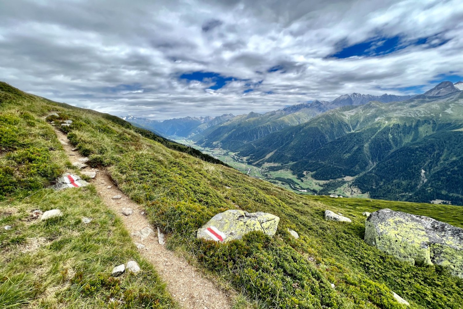 Balcon avec vue sur la vallée de Conches.