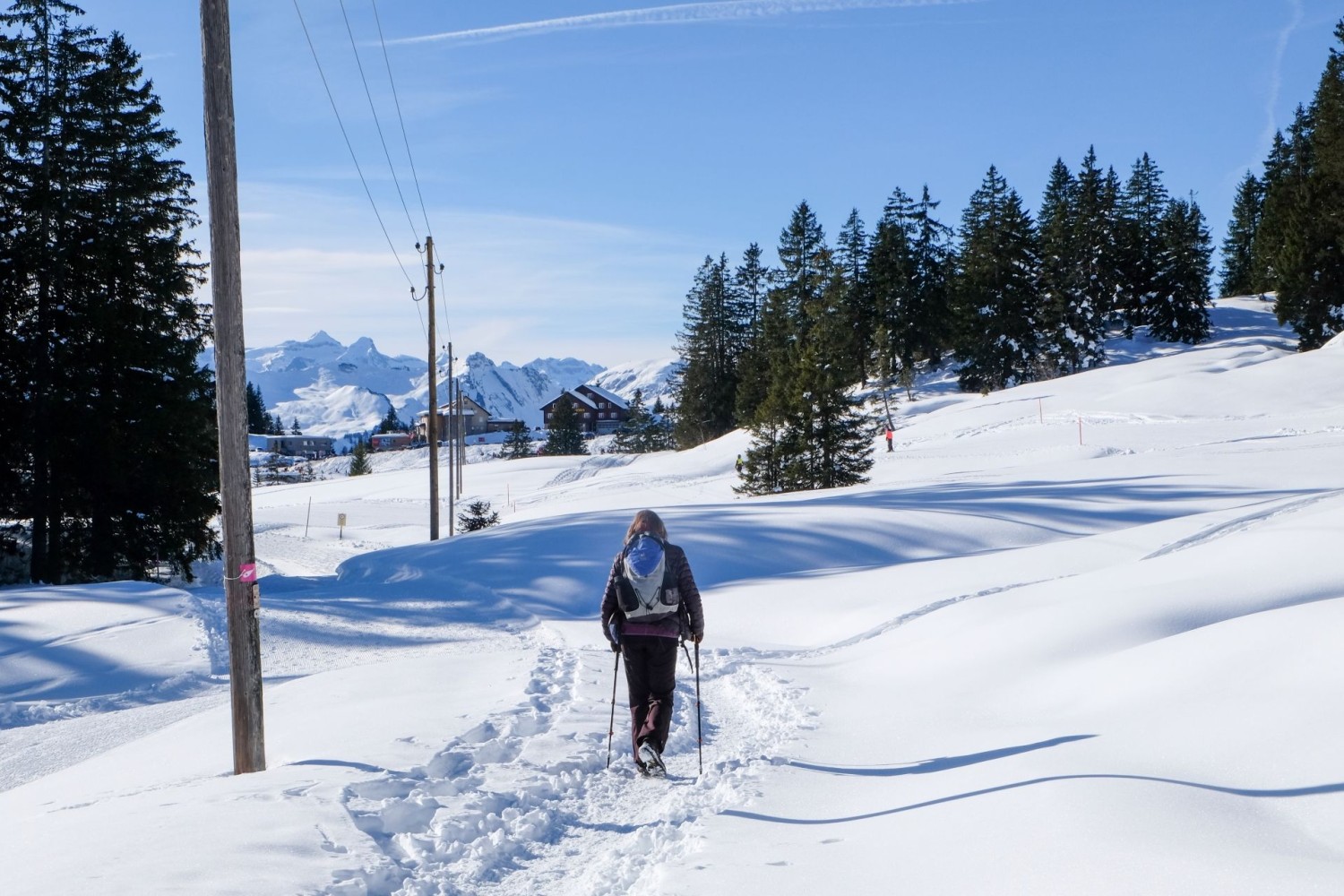 Randonnée au cœur d’un beau paysage hivernal enneigé