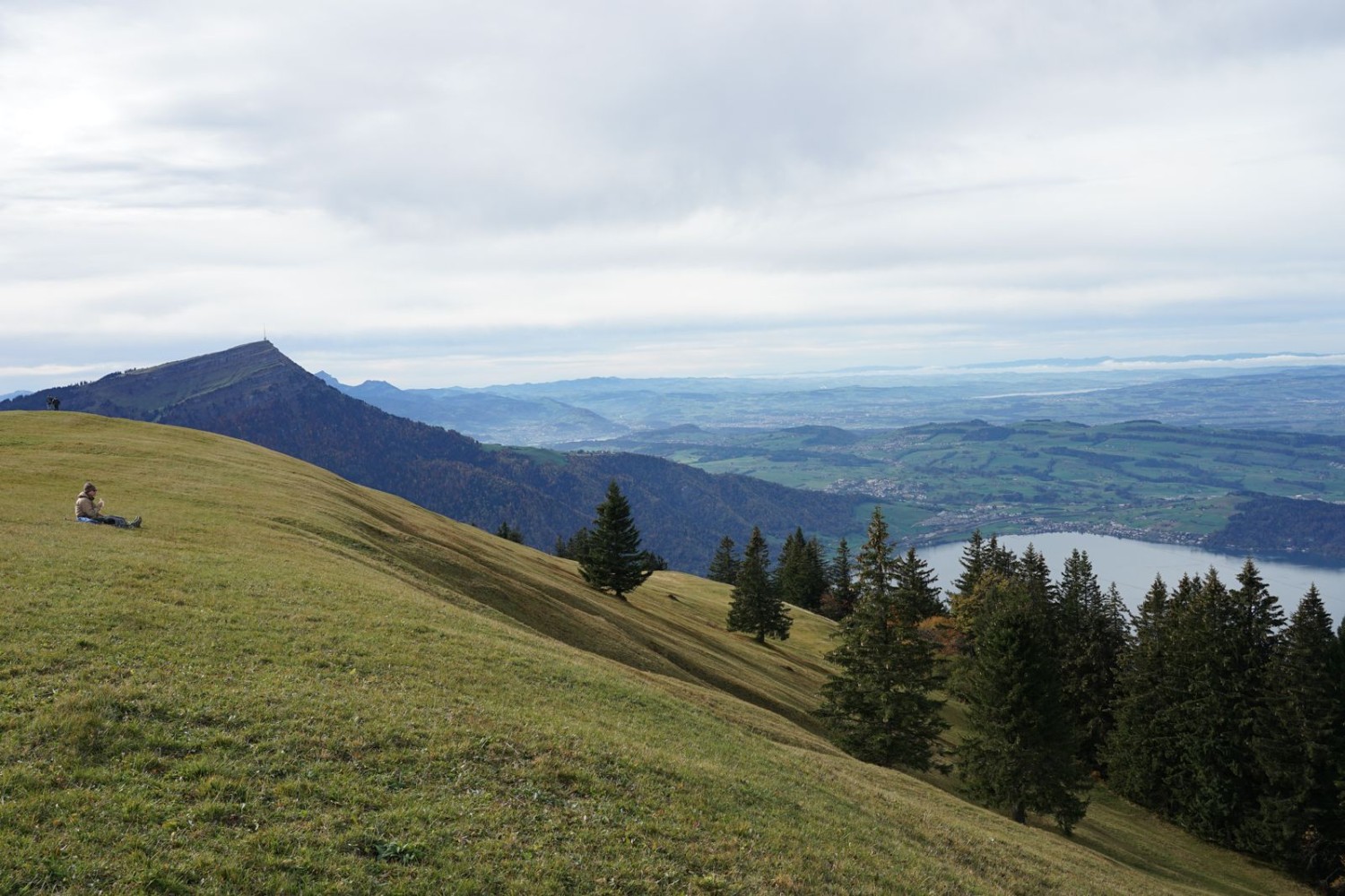 De Gnipen, la vue sur le Rigi et le lac de Zoug est magnifique.