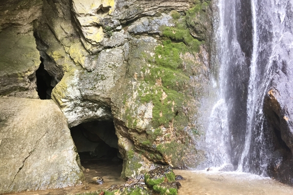 Höhlenabenteuer im Val-de-Traves