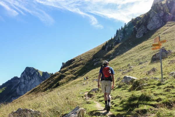 Randonnée panoramique surplombant Fribourg et Vaud