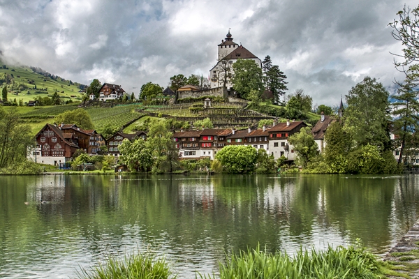 Da un lago all'altro fino al castello