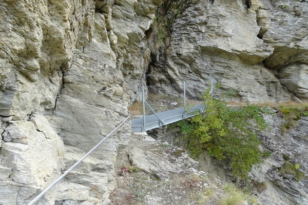 Vue plongeante dans la vallée de Saas