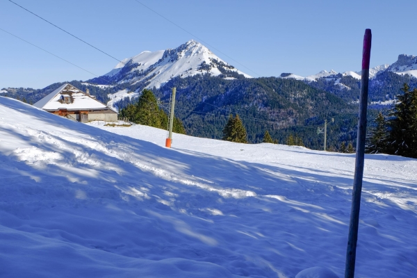 En Raquettes dans un domaine skiable fribourgeois