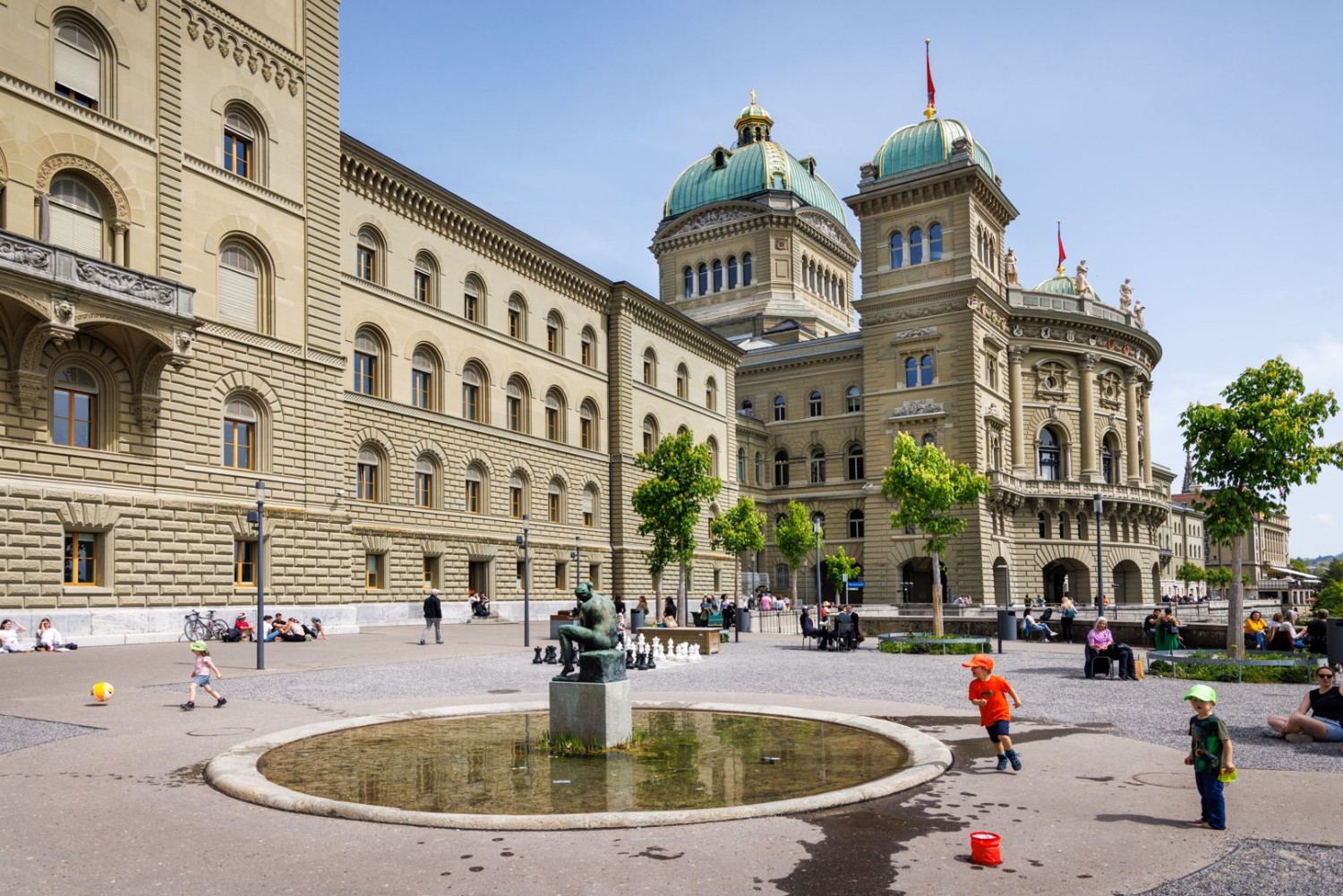 Malgré le scepticisme des architectes, le Palais fédéral a lui aussi été partiellement construit en molasse bernoise.