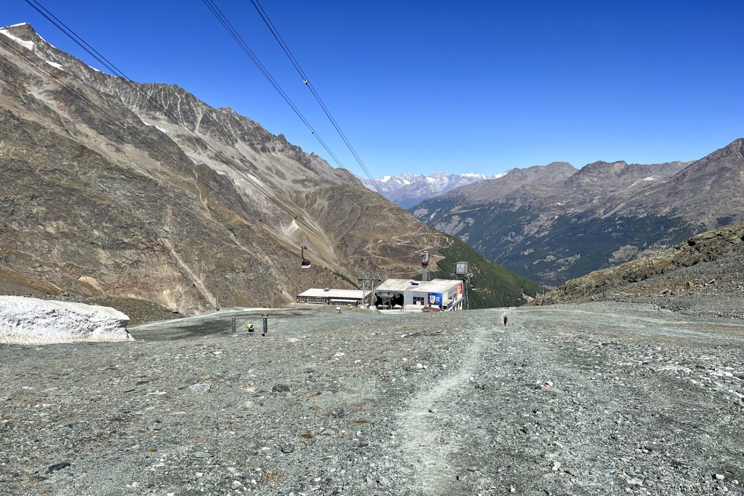 La station intermédiaire de Morenia, lieu de départ de notre randonnée. Photo : Pascal Bourquin