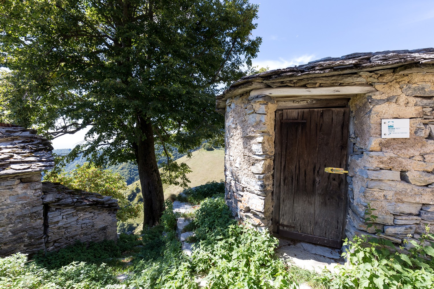 La nevèra de Nadigh, en bon état, est libre d’accès.