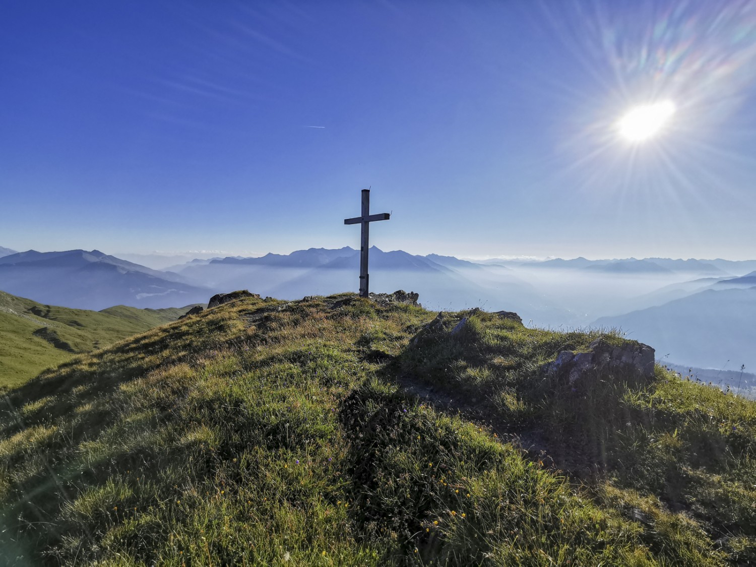 Le chemin menant à l’église de pèlerinage de Ziteil longe la crête Feil. Photo: Andreas Staeger